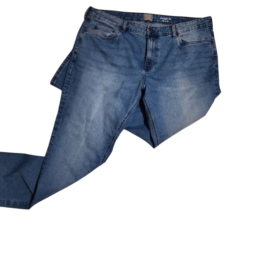 Blue Straight Cut Jeans with Classic Denim Style
